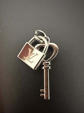 Louis Vuitton Fashion Silver-Tone Padlock and Heart Key Charm
